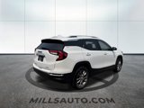Used 2023 GMC Terrain SLT image 3