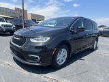 Used 2023 Chrysler Pacifica Touring-L image 2