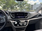 Used 2023 Chrysler Pacifica Touring-L image 5