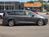 Used 2017 Chrysler Pacifica Limited w/ Advanced Safetytec Group image 4