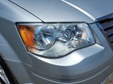 Used 2010 Chrysler Town & Country Touring image 5