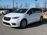 Certified 2024 Chrysler Pacifica Limited image 2