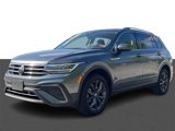 Used 2022 Volkswagen Tiguan SE image 3