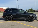 Used 2017 Nissan Rogue SV image 2