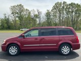 Used 2015 Chrysler Town & Country Touring image 3
