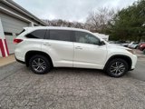 Used 2017 Toyota Highlander XLE image 4