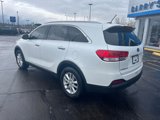 Used 2016 Kia Sorento LX image 3