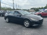 Used 2022 Hyundai Elantra SE image 2