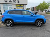 Certified 2022 Volkswagen Taos SE image 2