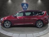 Used 2017 Chrysler Pacifica Limited image 2