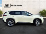 Used 2021 Nissan Rogue SV image 2
