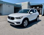Used 2022 Volvo XC40 T5 Momentum image 3