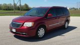 Used 2014 Chrysler Town & Country Touring image 4