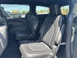 New 2025 Chrysler Pacifica Select image 5