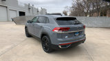 Used 2021 Volkswagen Atlas Cross Sport SE w/ 20" Black Wheels Package image 3
