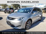 Used 2017 Chrysler Pacifica Limited image 2