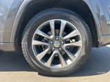 Used 2018 Jeep Grand Cherokee Overland image 2