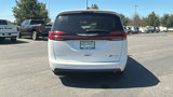 Used 2023 Chrysler Pacifica Touring-L image 4