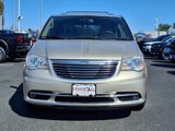 Used 2014 Chrysler Town & Country Touring image 2