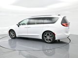 New 2025 Chrysler Pacifica Pinnacle image 5