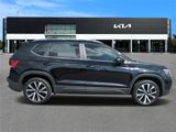 Used 2023 Volkswagen Taos SE image 3