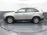 Used 2015 Kia Sorento LX image 2
