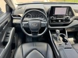 Used 2021 Toyota Highlander XLE image 2