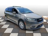 Used 2022 Chrysler Pacifica Touring-L image 3