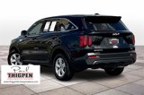 Used 2023 Kia Sorento LX image 2
