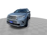 Used 2017 Toyota Highlander XLE image 3