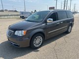 Used 2015 Chrysler Town & Country Touring-L w/ Driver Convenience Group image 3