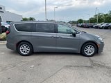 Used 2023 Chrysler Pacifica Touring-L image 2