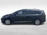 Used 2017 Chrysler Pacifica Touring-L image 2