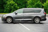 Used 2023 Chrysler Pacifica Limited image 3