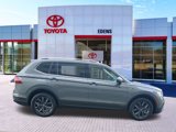Used 2022 Volkswagen Tiguan SE image 2