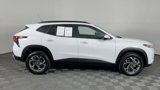 Used 2025 Chevrolet Trax LT image 3