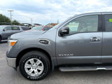 Used 2017 Nissan Titan SV image 4