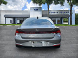 Used 2022 Hyundai Elantra SE image 4