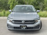 Used 2024 Volkswagen Jetta SE image 2