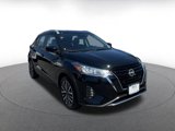 Used 2023 Nissan Kicks SV image 3