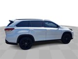 Used 2019 Toyota Highlander AWD V6 image 2