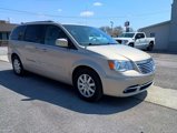 Used 2015 Chrysler Town & Country Touring image 2