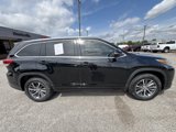 Used 2017 Toyota Highlander XLE image 6