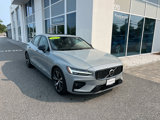 Used 2025 Volvo S60 B5 Core image 2