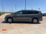 Used 2022 Chrysler Pacifica Touring-L image 4
