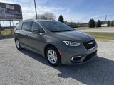 Used 2022 Chrysler Pacifica Touring-L image 2