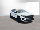 Used 2024 Volkswagen Atlas Cross Sport SE w/ Panoramic Sunroof Package image 2