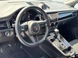 Used 2025 Porsche Macan image 4