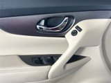 Used 2016 Nissan Rogue SV image 4