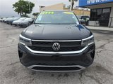 Used 2022 Volkswagen Taos SE image 2